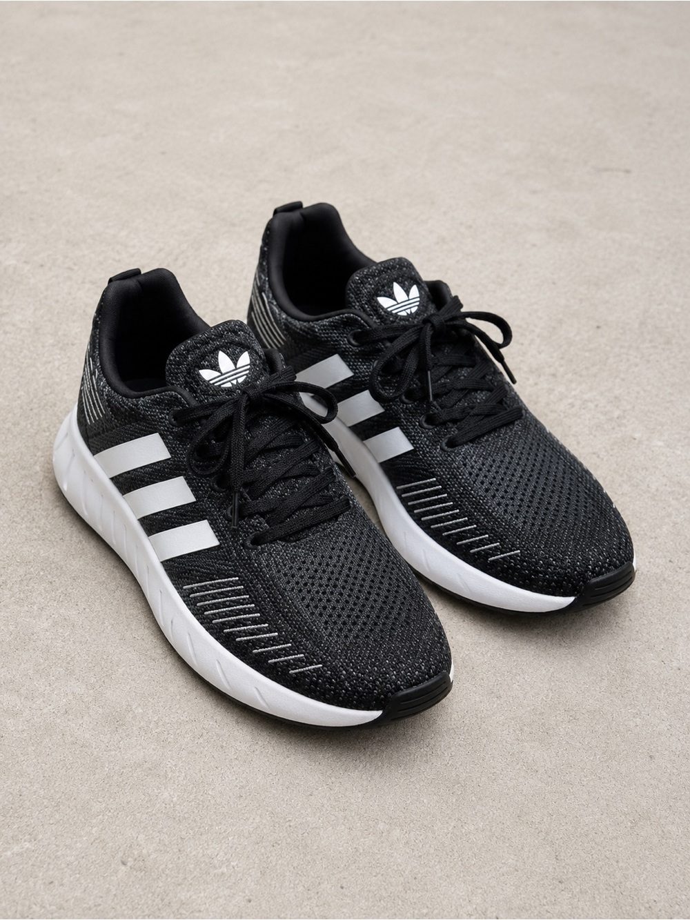 Adidas Swift Run 22 Men’s Size 9 Black White Knit Sneakers GV9711